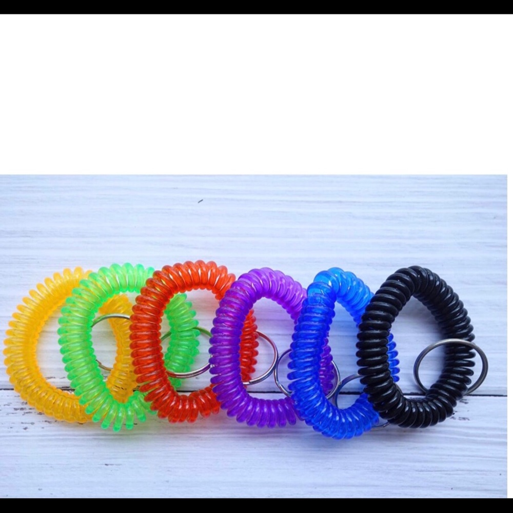 Kids face mask with a coil wristband. - Picture 3 of 6